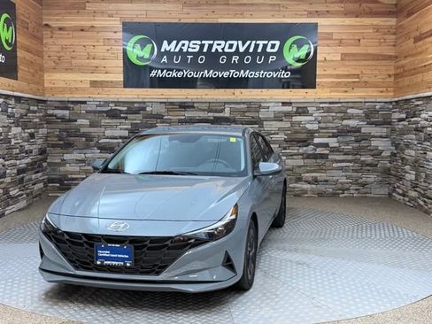 Used 2023 Hyundai Elantra SEL FWD image 2