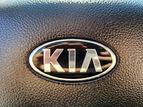 Used 2014 Kia Cadenza Premium w/ Luxury Package image 28