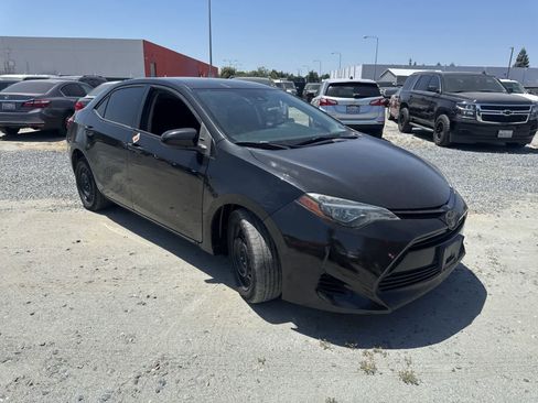 Used 2018 Toyota Corolla LE FWD image 3