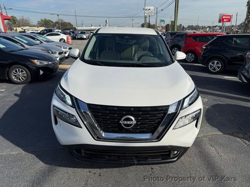 Used 2023 Nissan Rogue SV image 2