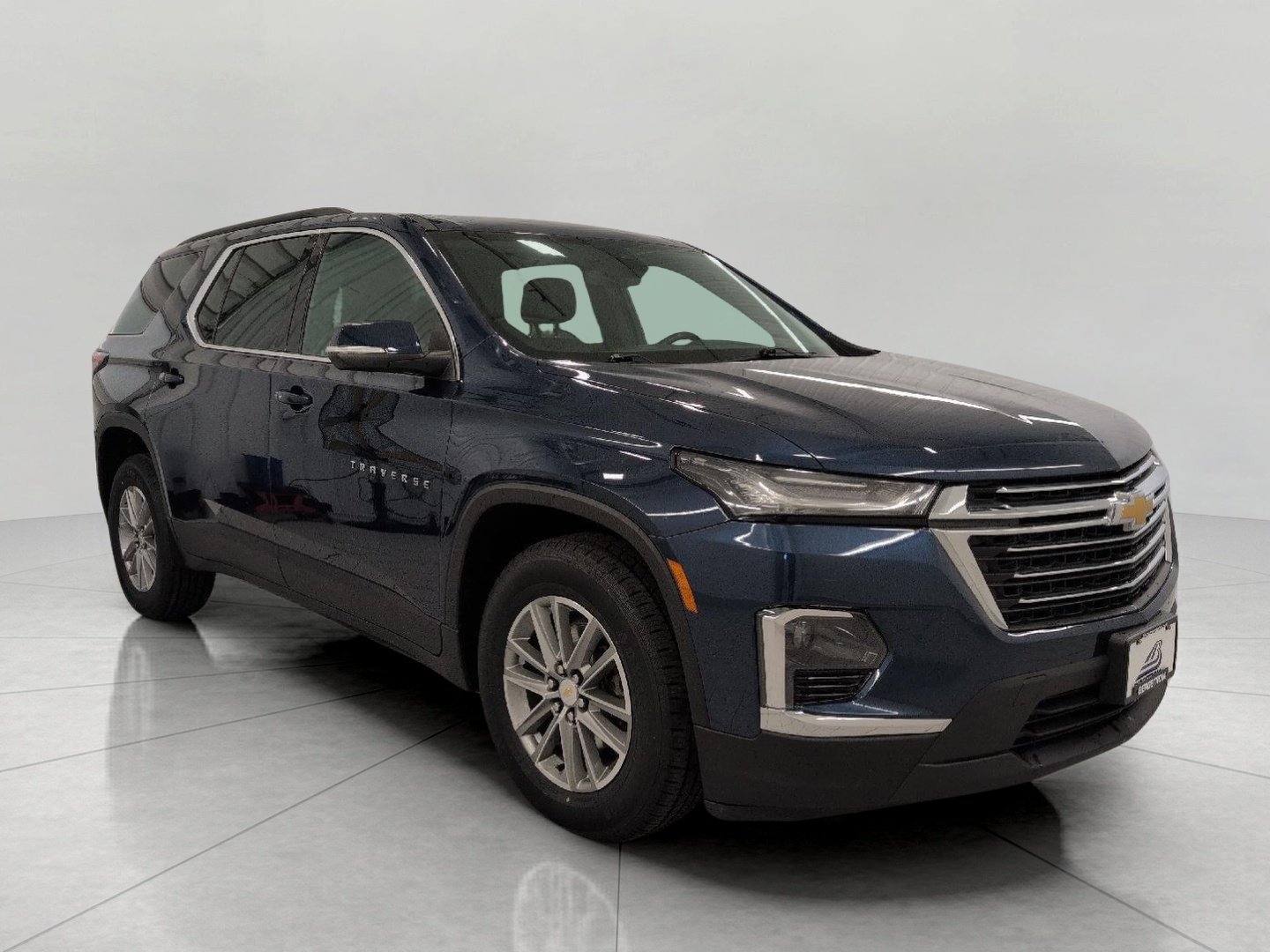 Used 2023 Chevrolet Traverse LT w/ LPO, Floor Liner Package AWD/4WD image 1