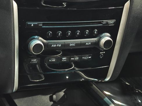 Used 2015 Nissan Pathfinder S AWD/4WD image 7