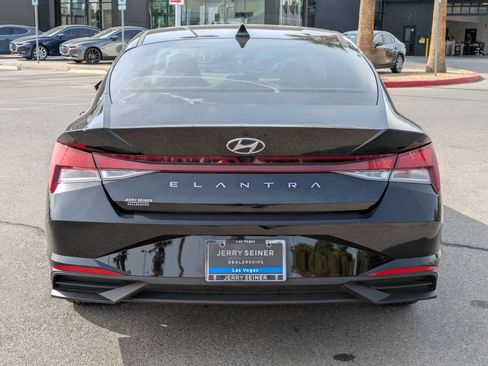 Used 2021 Hyundai Elantra SEL w/ Convenience Package image 4