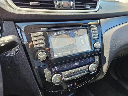 Used 2015 Nissan Rogue SV w/ SV Premium Package AWD/4WD image 28