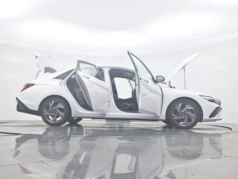 Used 2025 Hyundai Elantra Limited FWD image 42