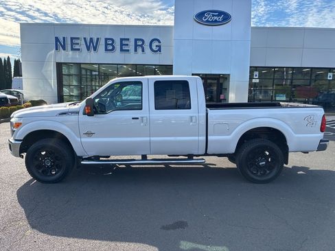 Used 2013 Ford F350 Lariat w/ Camper Pkg image 3