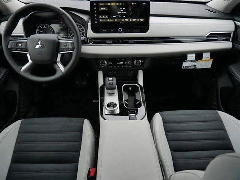 New 2026 Mitsubishi Outlander SE AWD/4WD image 7