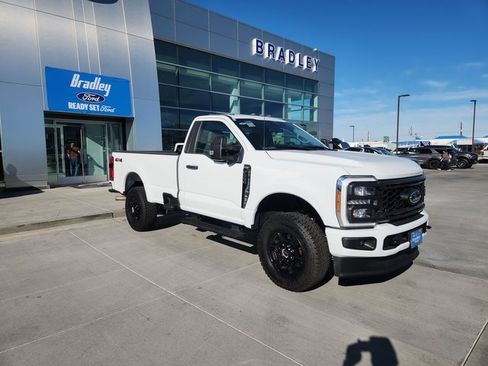 Used 2023 Ford F250 XL w/ STX Appearance Package image 3