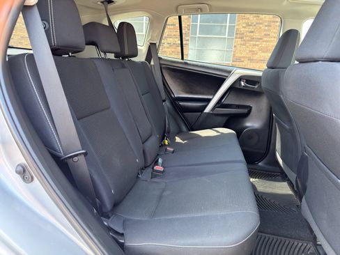 Used 2018 Toyota RAV4 XLE w/ Plus Extra Value Package AWD/4WD image 19