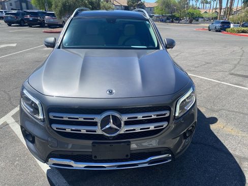 Used 2021 Mercedes-Benz GLB 250 4MATIC w/ Premium Package image 2