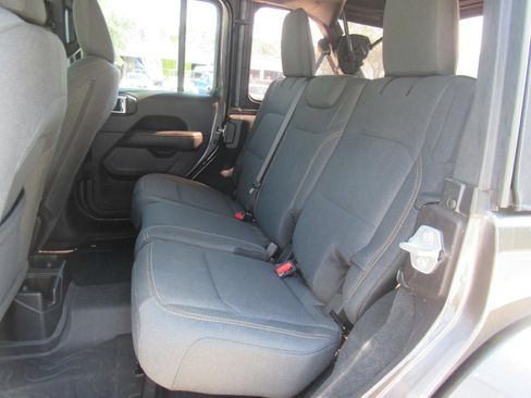 Used 2024 Jeep Wrangler Unlimited Sahara w/ Safety Group AWD/4WD image 34