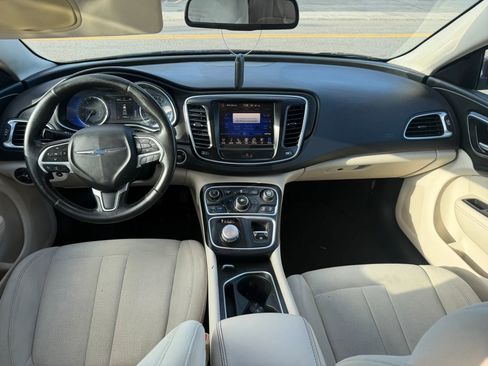 Used 2015 Chrysler 200 Limited w/ Convenience Group image 28