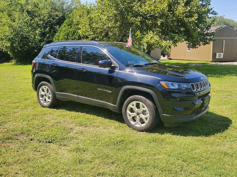 Used 2025 Jeep Compass Latitude w/ Convenience Group AWD/4WD image 5