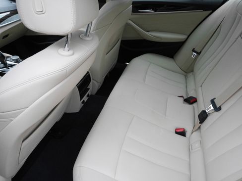 Used 2019 BMW 530i w/ Convenience Package image 35