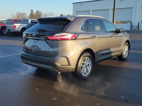 Used 2024 Ford Edge SEL w/ Convenience Package image 4