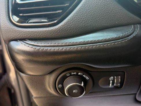 Used 2021 Dodge Durango SXT w/ 3rd Row Seating Group RWD image 27