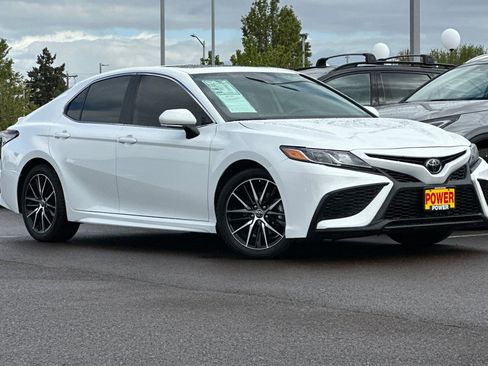 Used 2024 Toyota Camry SE w/ Cold Weather Package image 2