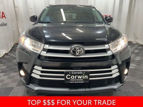 Used 2017 Toyota Highlander XLE image 2