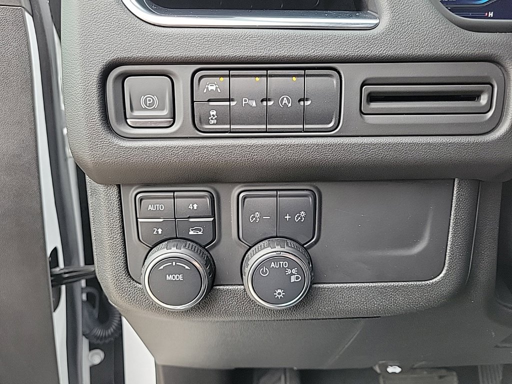 Used 2023 Chevrolet Suburban RST AWD/4WD image 32