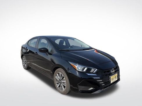 Used 2023 Nissan Versa SV image 12