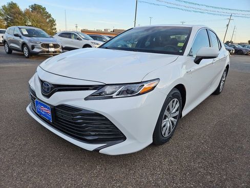 Used 2018 Toyota Camry LE image 4