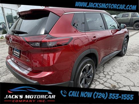 Used 2025 Nissan Rogue SV w/ SV Premium Package image 3