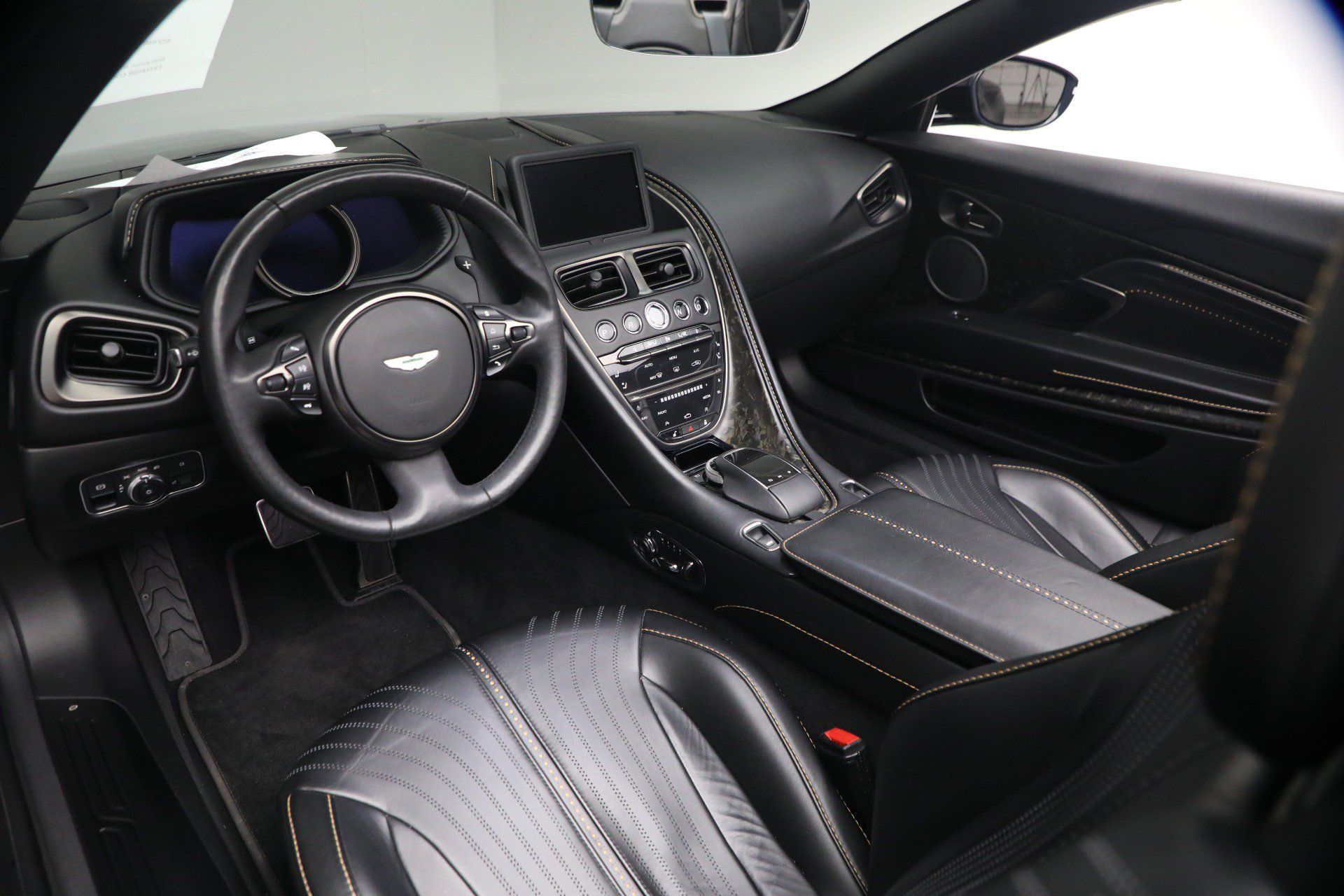 Used 2020 Aston Martin DB11 Volante RWD image 33