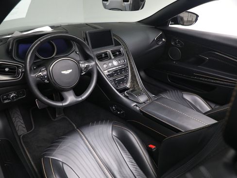 Used 2020 Aston Martin DB11 Volante image 33