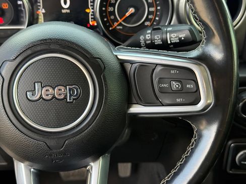 Used 2020 Jeep Wrangler Unlimited Sahara AWD/4WD image 16