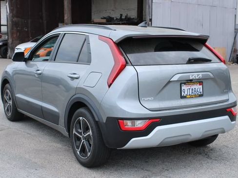 Used 2024 Kia Niro EX FWD image 3