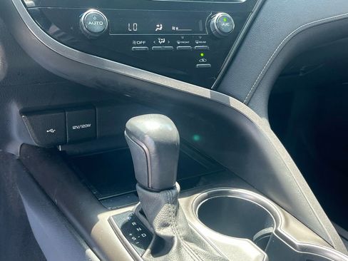 Used 2021 Toyota Camry SE FWD image 13