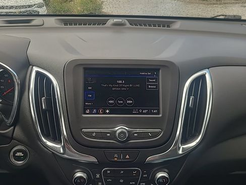 Used 2024 Chevrolet Equinox LT AWD/4WD image 23