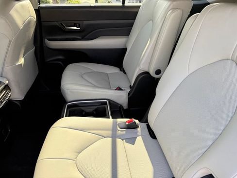 Used 2025 Toyota Grand Highlander AWD Hybrid image 29
