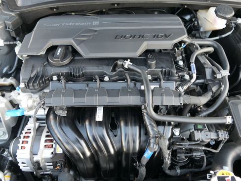 Certified 2025 Hyundai Elantra Sport image 29