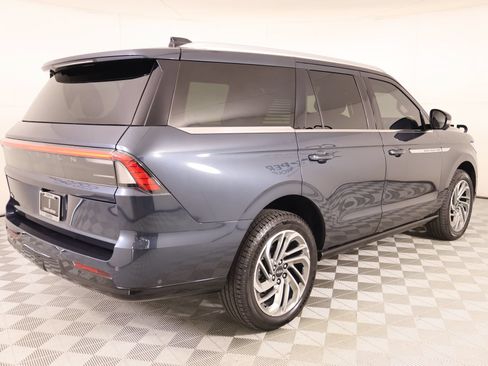 Used 2025 Lincoln Navigator Reserve AWD/4WD image 23