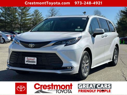 Certified 2023 Toyota Sienna XLE image 1