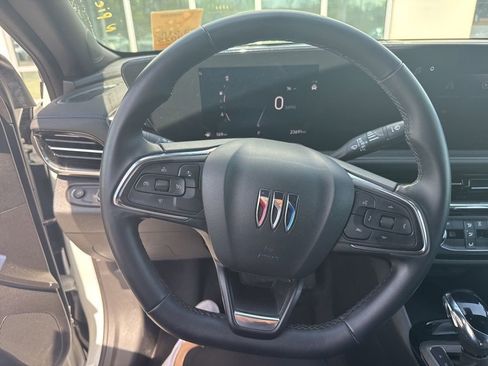 Used 2025 Buick Envista Sport Touring image 16