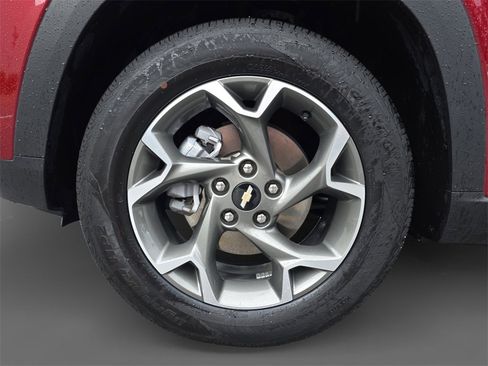 Used 2025 Chevrolet Trax LT w/ LT Convenience Package image 14