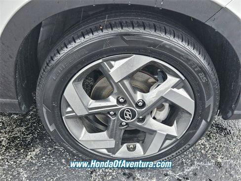 Used 2022 Hyundai Venue Limited image 13