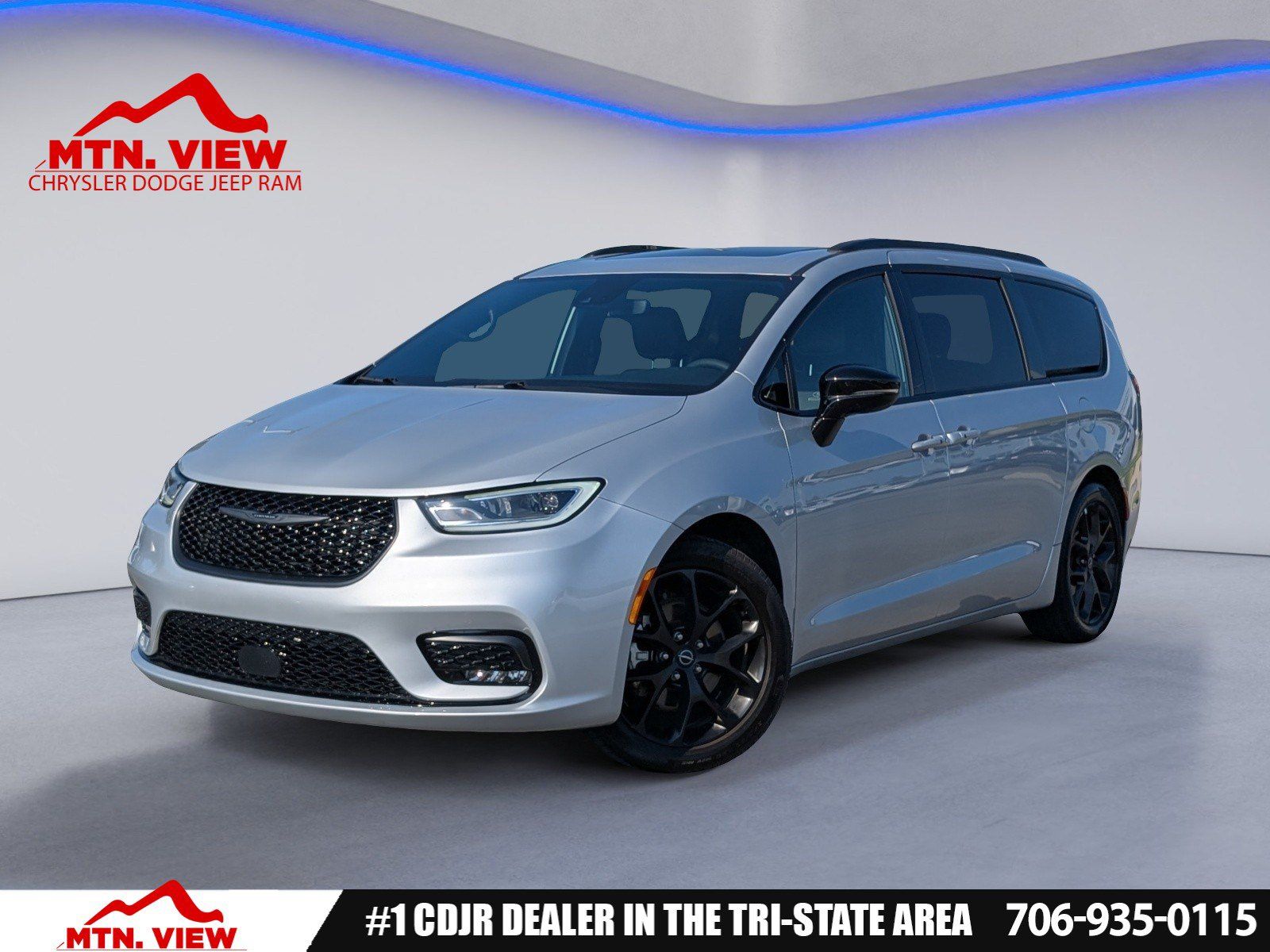 Used 2026 Chrysler Pacifica Limited w/ S Appearance Package FWD image 1