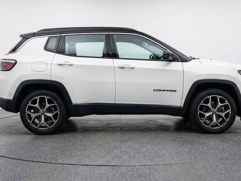 Used 2025 Jeep Compass Limited AWD/4WD image 11