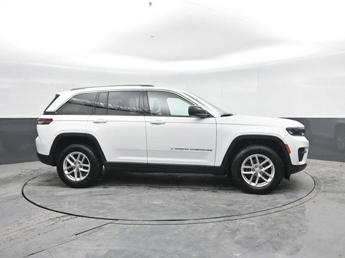 Used 2023 Jeep Grand Cherokee Laredo AWD/4WD image 9