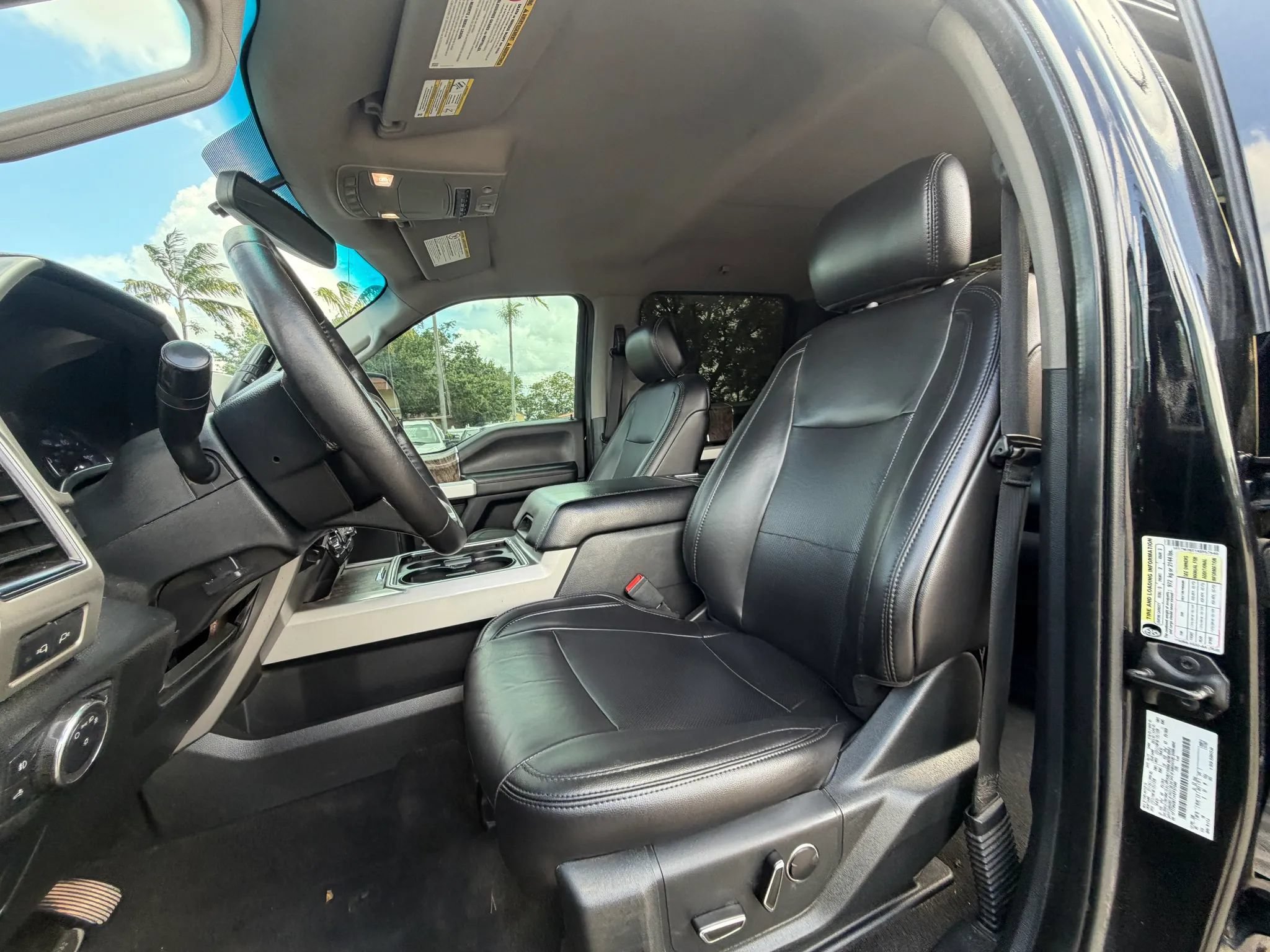 Used 2019 Ford F250 4x4 SuperCrew Lariat w/ Camper Package image 15