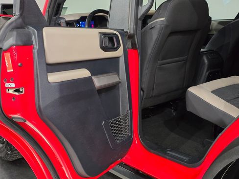 Used 2023 Ford Bronco Wildtrak image 32