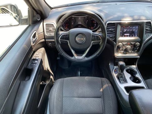 Used 2018 Jeep Grand Cherokee Laredo AWD/4WD image 22