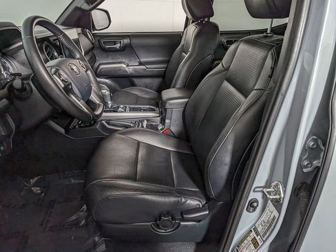 Used 2019 Toyota Tacoma TRD Off-Road image 19