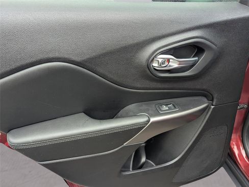 Used 2020 Jeep Cherokee Limited image 13