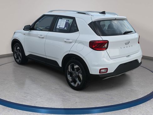Used 2022 Hyundai Venue SEL w/ Cargo Package image 7