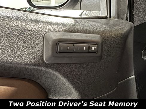 Used 2017 Nissan Titan Platinum Reserve image 5