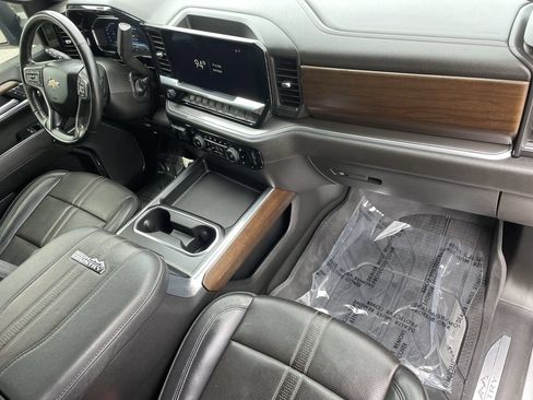 Used 2024 Chevrolet Silverado 2500 High Country w/ High Country Premium Package AWD/4WD image 11